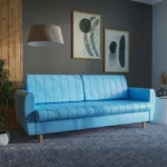 niebieska sofa w salonie